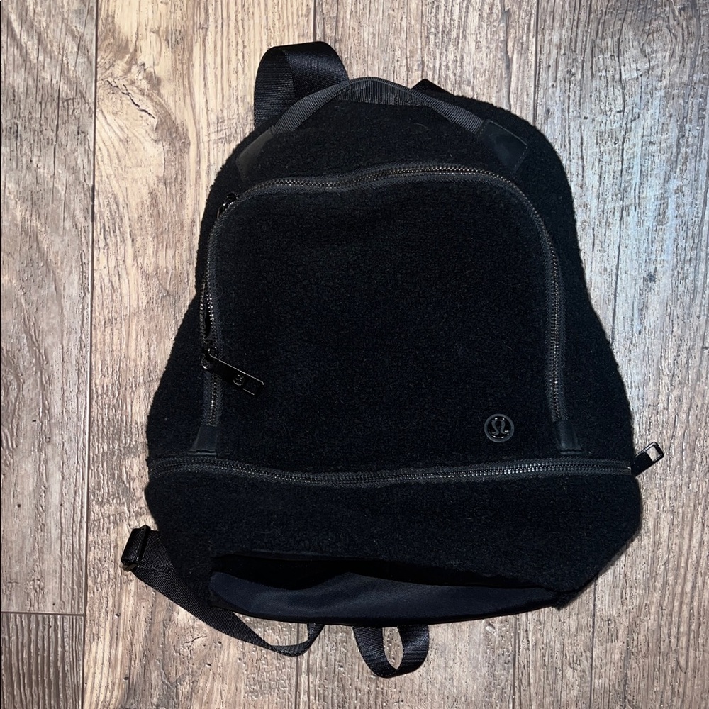 NWOT Lululemon city adventurer backpack, mini Sherpa fleece 10L